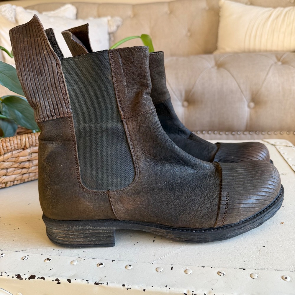 PAPUCEI Boots Gray Gold Ribbed Textured Leather‎ Chelsea Boots Moto Indie